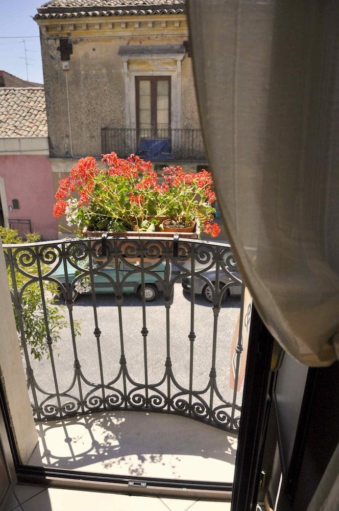 Casa Al Centro Storico Nicolosi Exterior foto